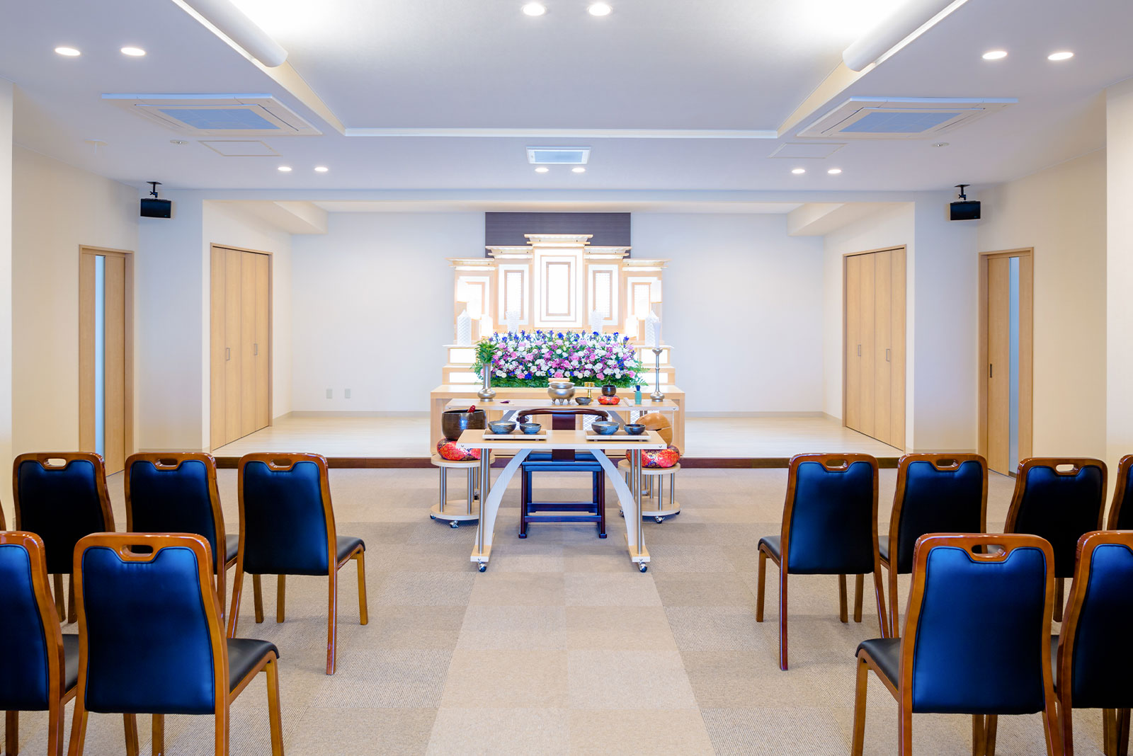税込132,000円からできる家族葬のトワーズ® 浜松市のホール内装イメージ画像