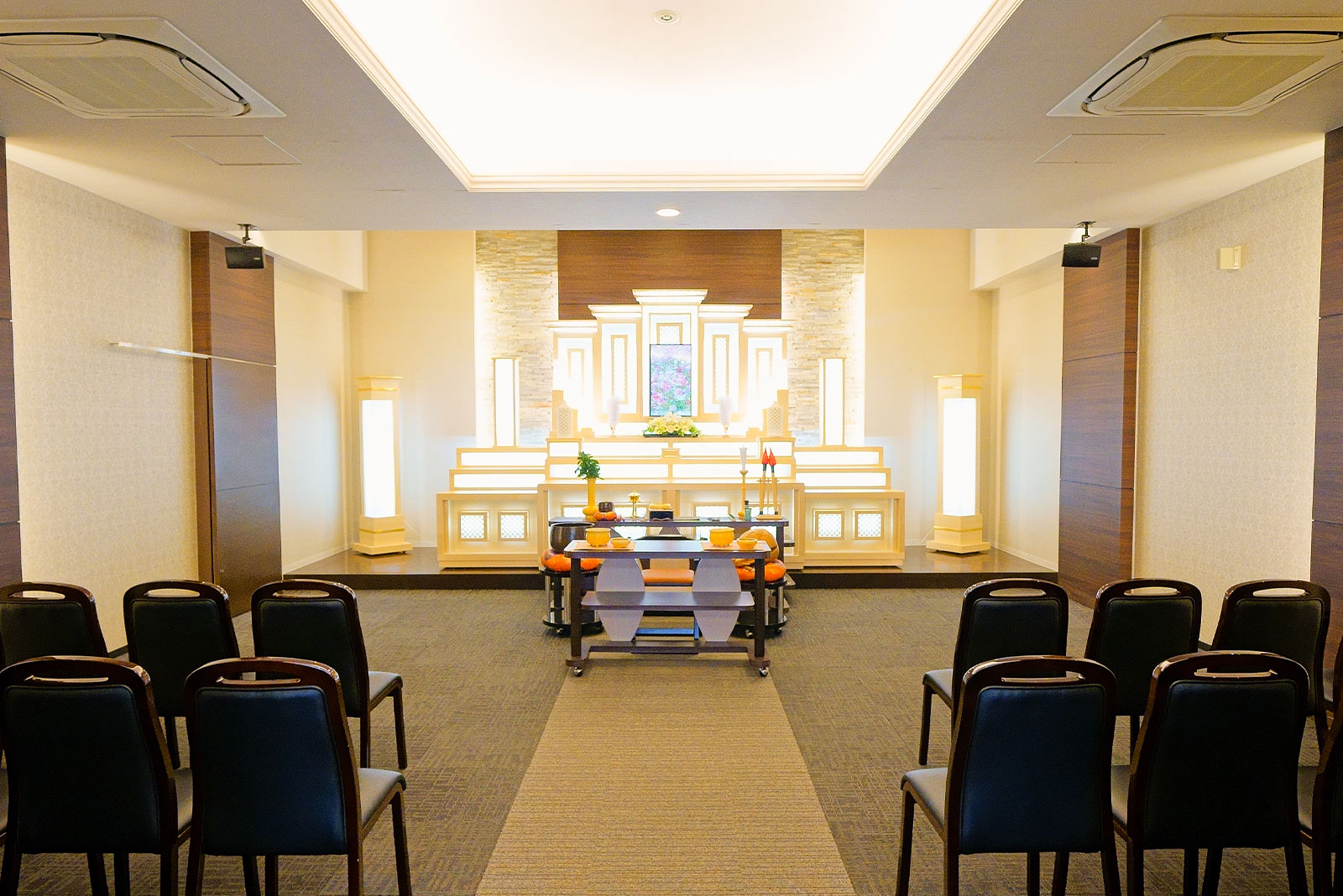 税込132,000円からできる家族葬のトワーズ® 豊川市のホール内装イメージ画像