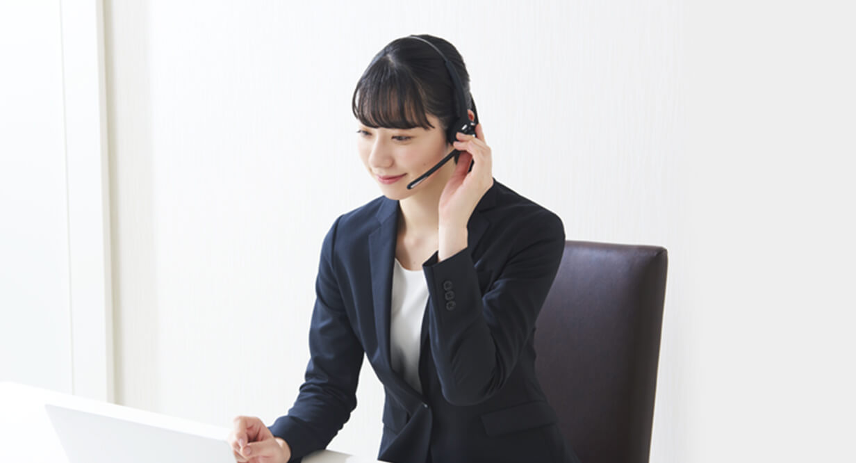 訃報を連絡しているイメージ